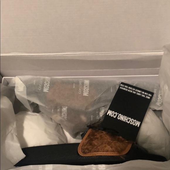 Moschino Scandals Size: 40 BRAND NEW 🚨🚨 - Picture 4 of 4
